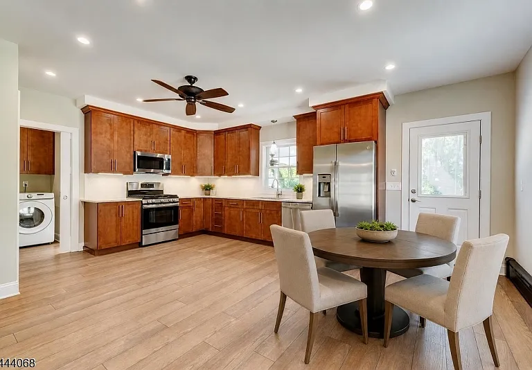 118 Bartine St — Photo 3