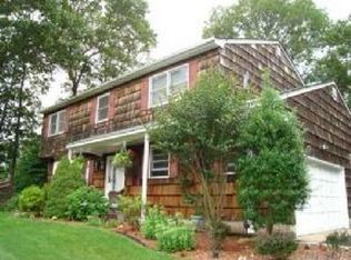5 Russell Dr, Wading River, NY 11792