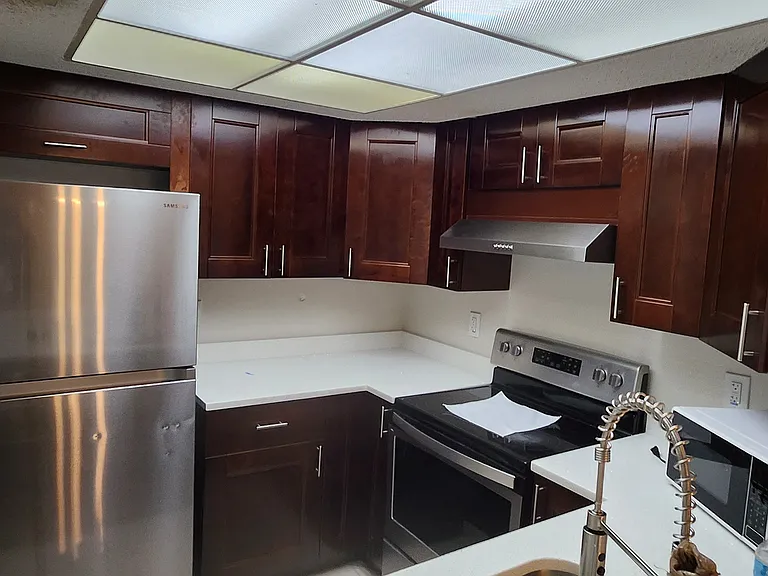 1530 SE Royal Green Cir #N102 — Photo 9