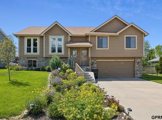 608 Ruby Rd, Papillion, NE 68133