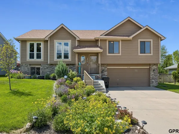 608 Ruby Rd, Papillion, NE 68133