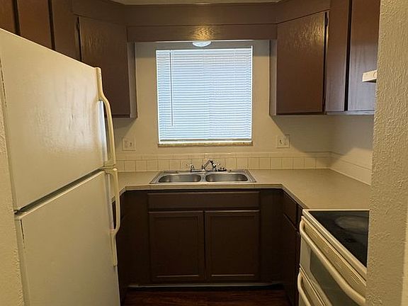 3rd image of 1849 Terry St APT 5