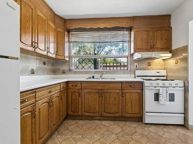 472 Winona Dr #MAIN FL — Photo 9