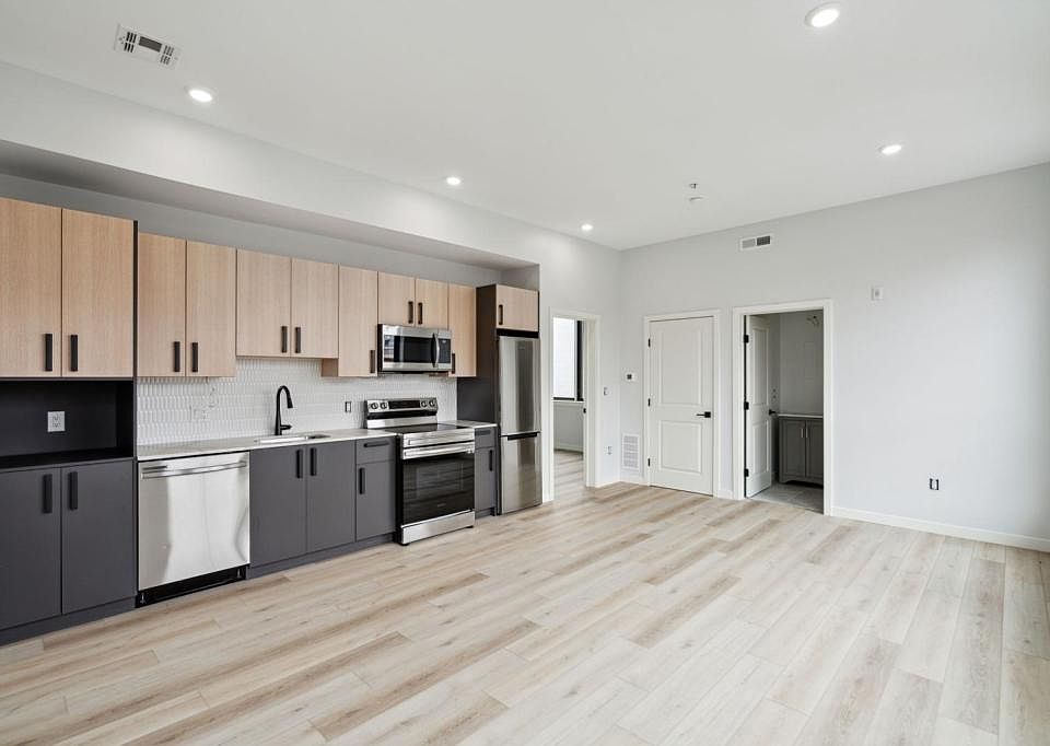 1st image of 1116 E Berks St #106