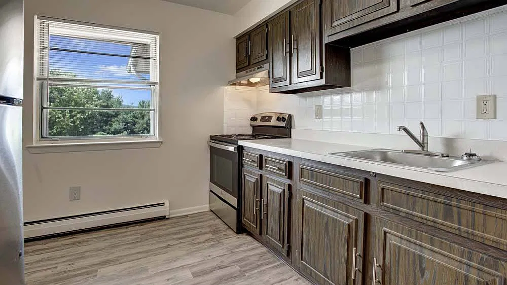 Washington Gardens Apartments — Photo 2