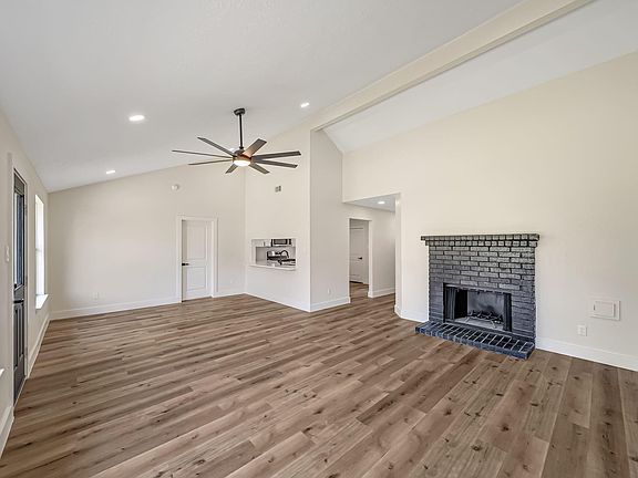 3rd image of 3807 Teakwood Dr