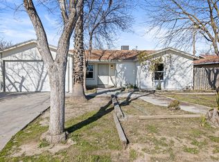 10860 W Moor Ct, Hanford, CA 93230