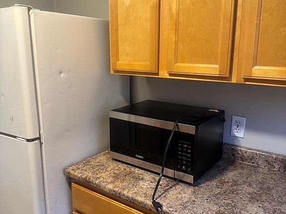 2nd image of 99 Laighton St APT 2