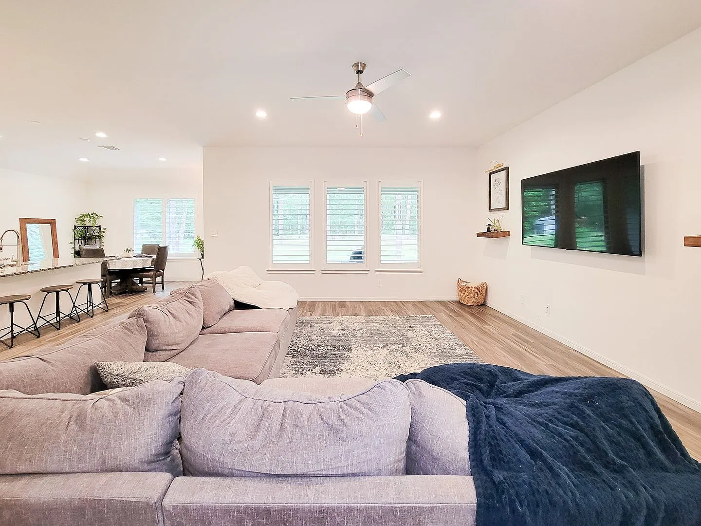 Beautiful 4 Bedroom 2 Bath Home With All The Upgrades On 1 Acre Lot In New Waverly, Texas — Photo 4