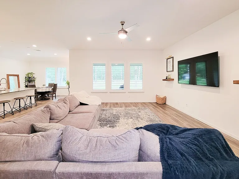 129 Jim Hall Ln — Photo 4