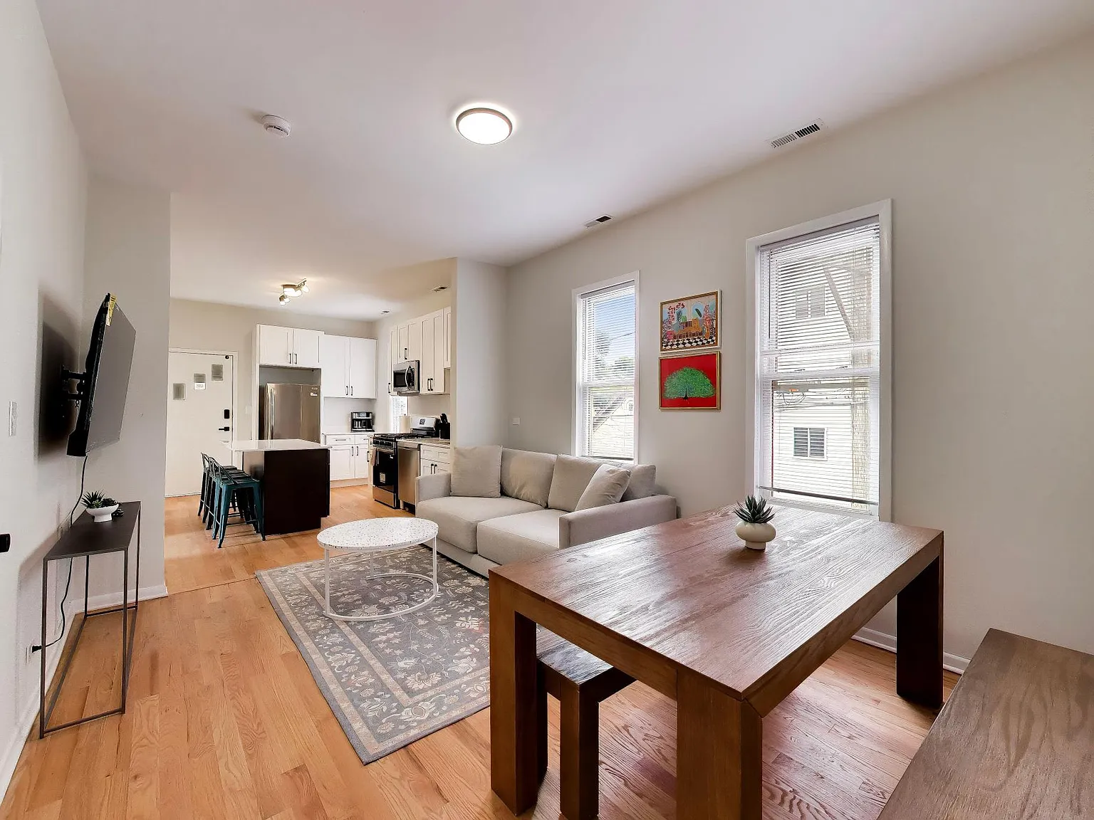 4 bed, 1350 sqft, $3,900 — Photo 1