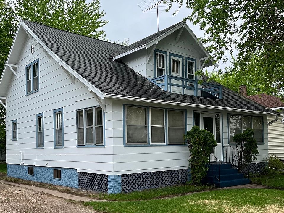 226 S Main St, Clintonville, WI 54929 Zillow