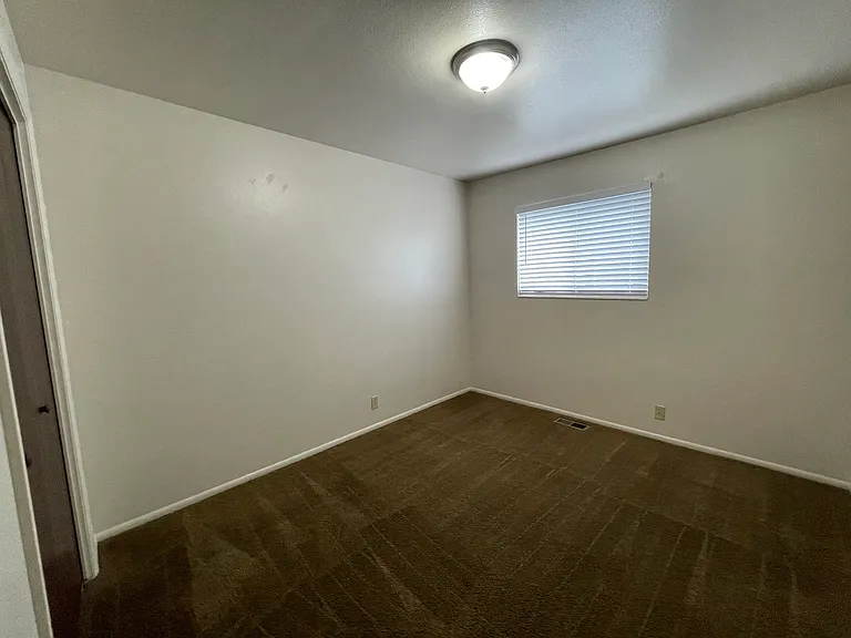 53 E 600 N — Photo 13