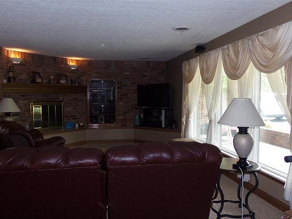 3rd image of 5601 E Eaton Albany Pike