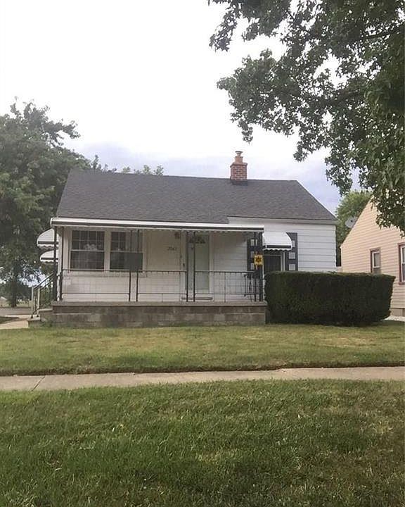 1st image of 2042 Riverbank St