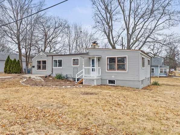 214 Charles St, Carpentersville, IL 60110