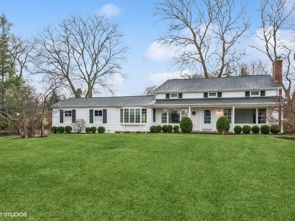 725 Milton Rd, Inverness, IL 60067