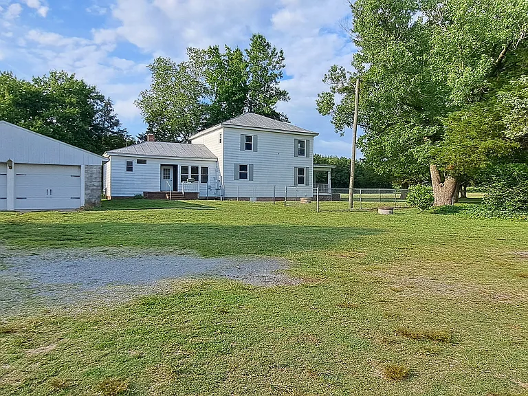 781 Kingsale Rd — Photo 3