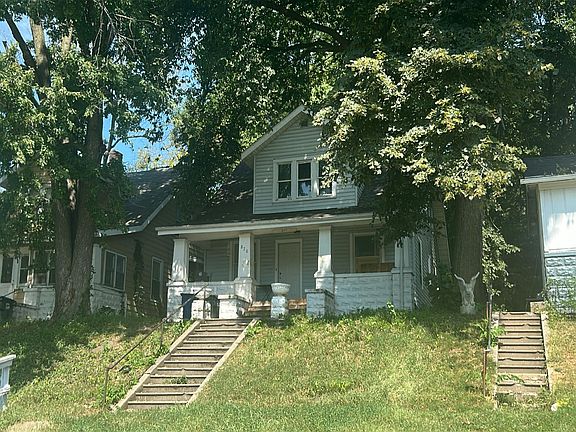 2nd image of 820 W 6th St