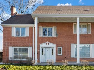 31 N Tower Rd #31, Oak Brook, IL 60523