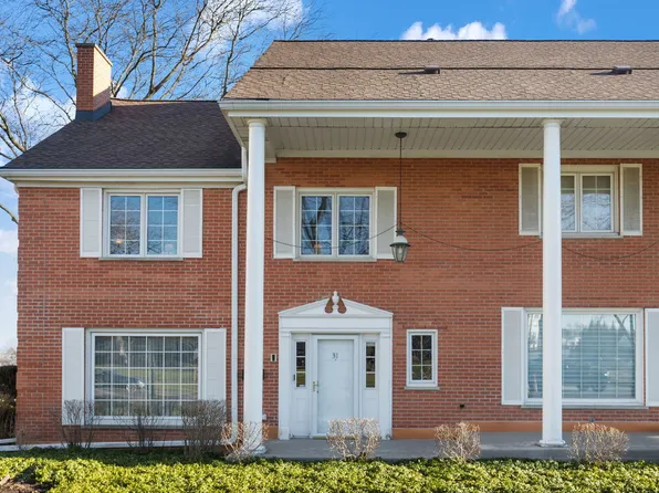 31 N Tower Rd #31, Oak Brook, IL 60523