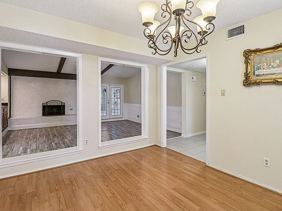 5th image of 2622 Briar Hill Dr