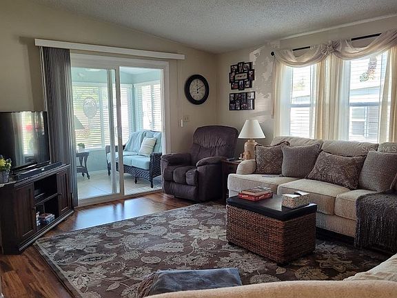 5th image of 806 Hibiscus Dr