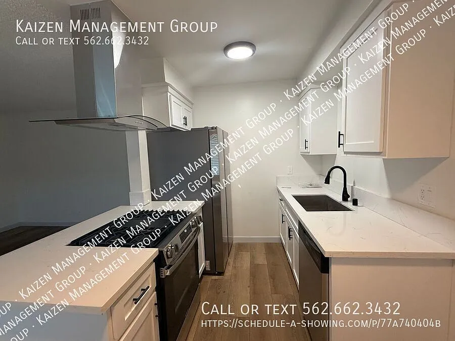 Move In Special - Spacious, Fully Remodeled Apartment With Modern Upgrades — Photo 4