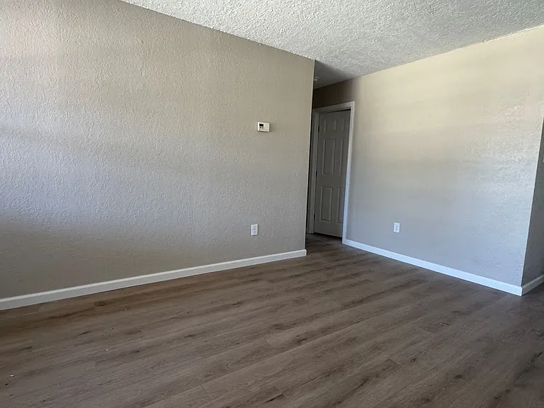 2420 NW 41st St — Photo 2