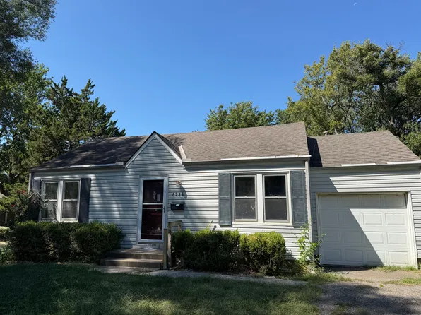8226 Hemlock St, Overland Park, KS 66204