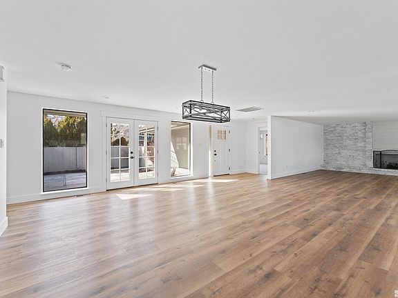 4th image of 395 Old Washoe Cir