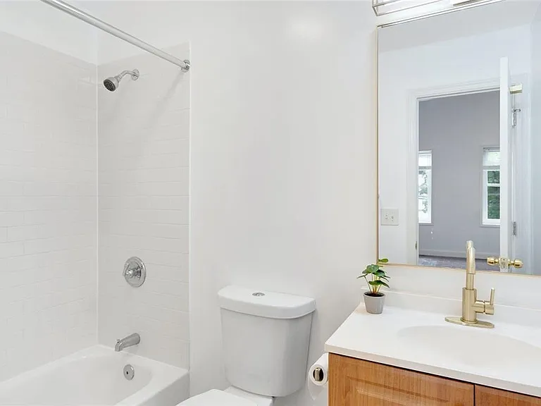 39 Coles St #2 — Photo 9