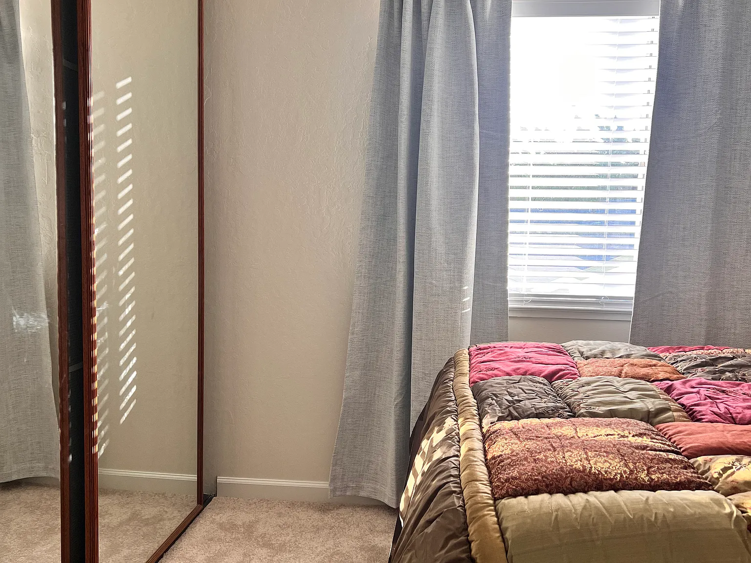5 bed, 2400 sqft, $1,450 — Photo 2