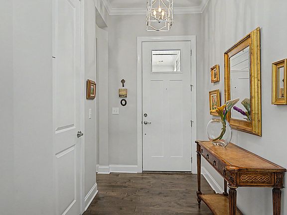 3rd image of 60 Middleton Pl
