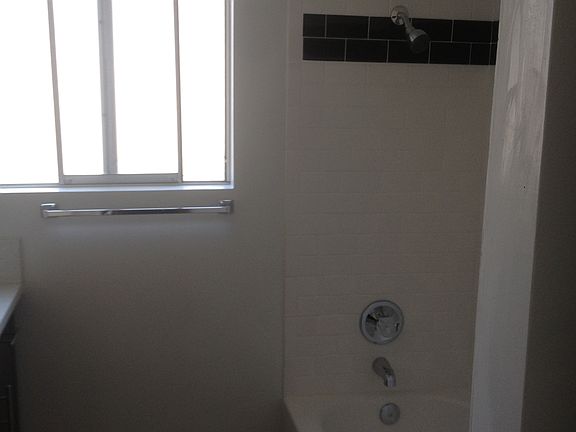4th image of 5239 Lindley Ave APT 6