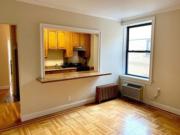 4th image of 3426 41st St APT 4G