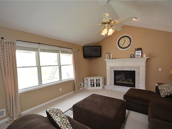 4th image of 909 Fenwick Ln