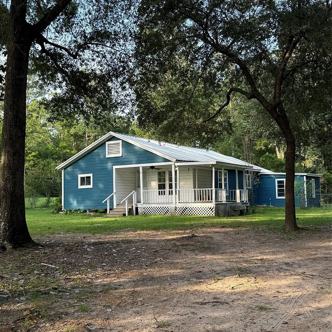 3 bed, 1.0 bath, 1624 sqft, $1,400 — Photo 1