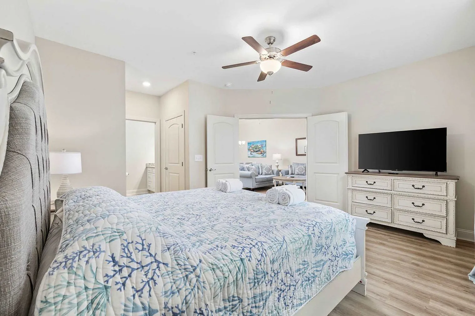3 bed, 2.0 bath, 1173 sqft, $4,005 — Photo 3