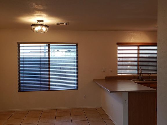 4th image of 3130 W Park St