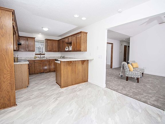 4th image of 2831 S Scotts Lane