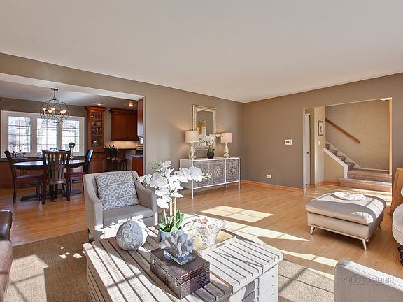 4th image of 402 W Kingsbury Dr