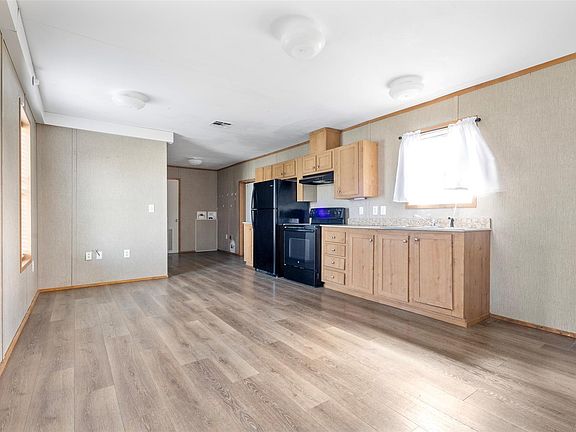 3rd image of 760 Blueberry Rd