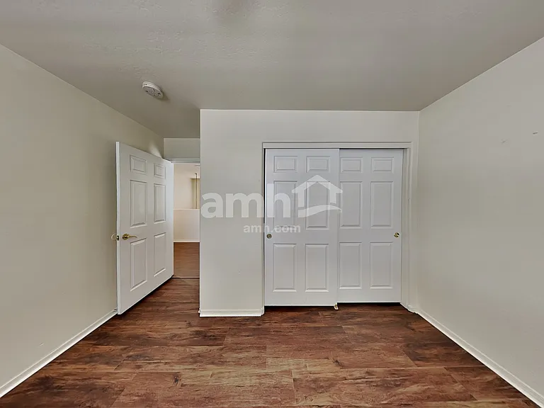 2827 S 74th Dr — Photo 19