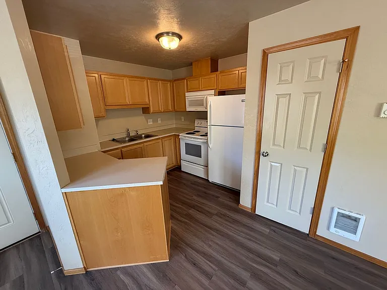 10th St. 11 Plex — Photo 30