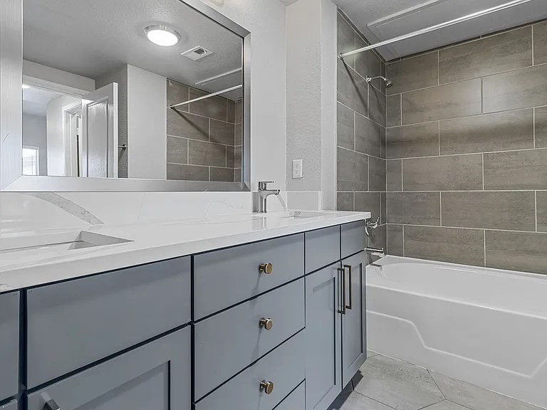 Oakville Apartments — Photo 17