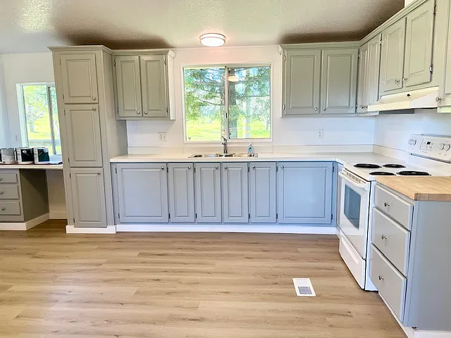 3 bed, $2,850 — Photo 2