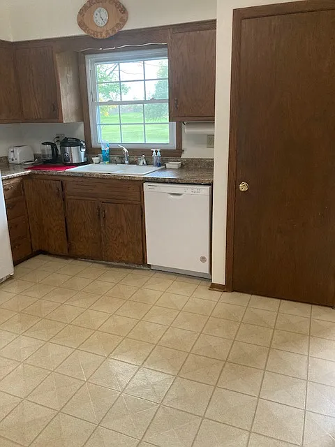 3 bed, 1.5 bath, 1600 sqft, $2,150 — Photo 4