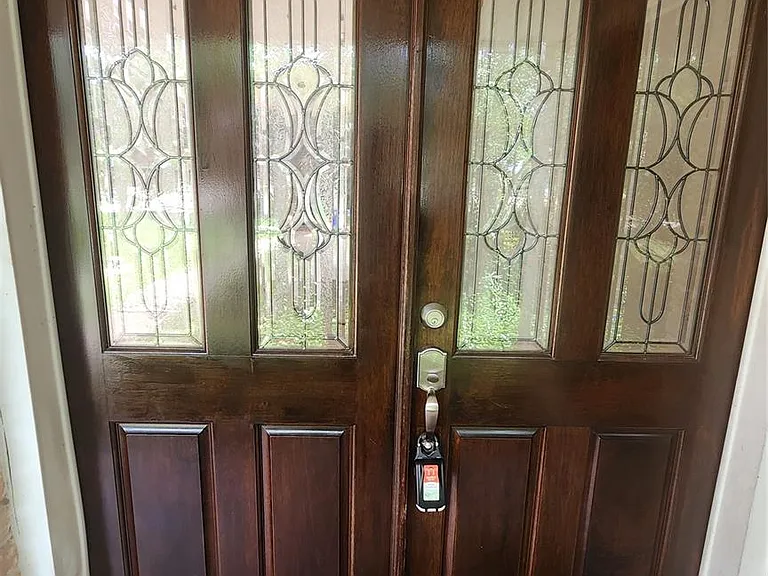 2127 Manor Green Dr — Photo 3