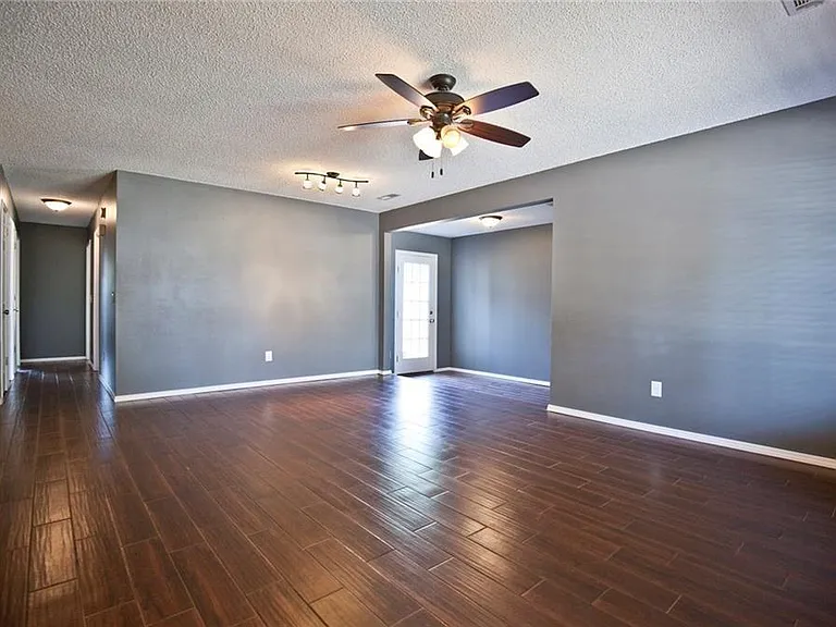 2504 SE 3rd St — Photo 2